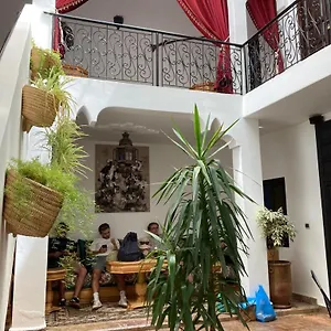 Couette-café Dar Karam